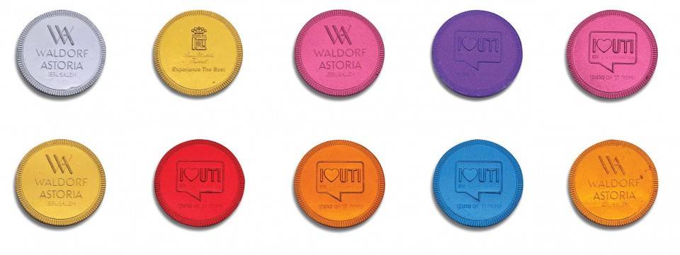 מטבעות שוקולד צבעוניות עם לוגו מוטבע